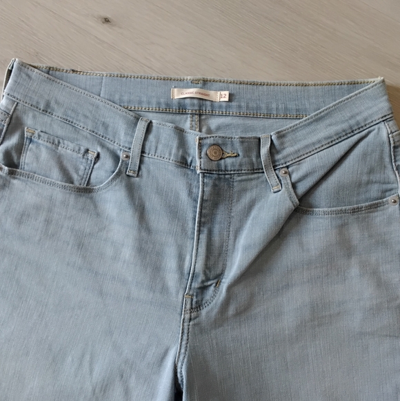 Women's Levi Classic Straight Jeans - Picture 3 of 6